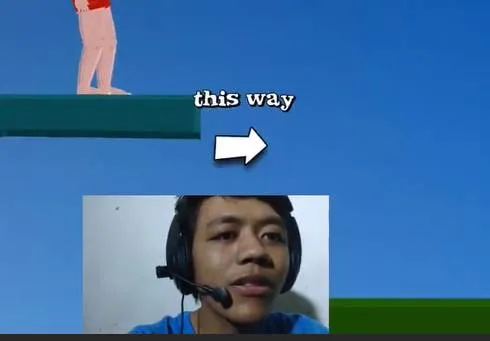 Sapto bermain game dengan headset